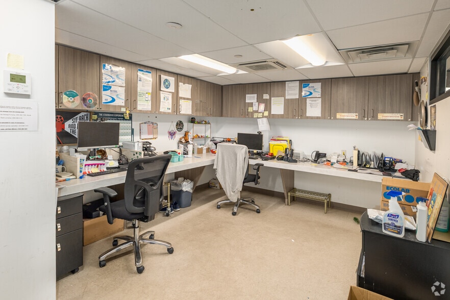 More Photos Of 17-19 Simpson Rd, Columbia Service Station For Sale