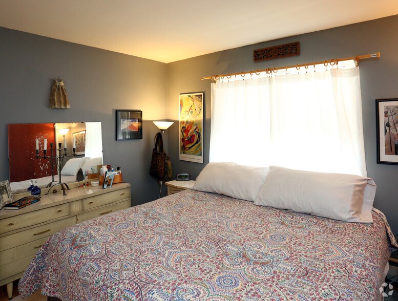 More Photos Of 34 W Montgomery Ave, Ardmore Apartments For Lease