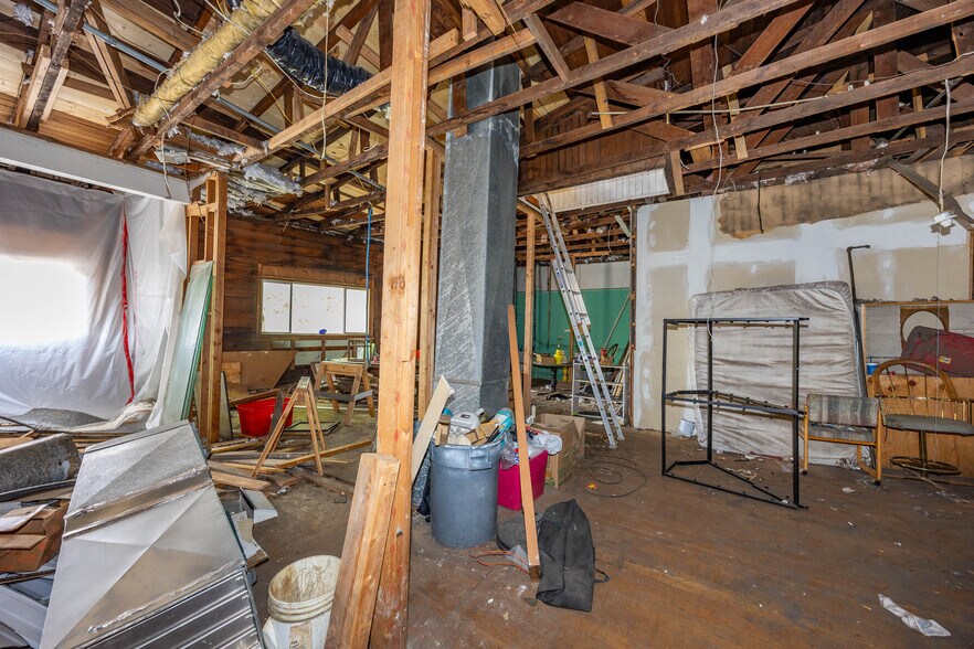 More Photos Of 2 Naco Rd, Bisbee Office For Sale