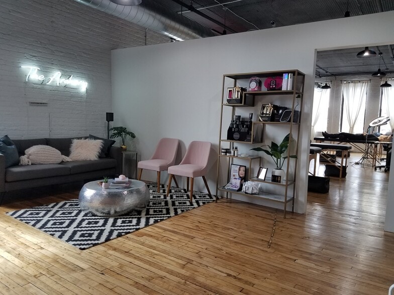 More Photos Of 609 S 10th St, Minneapolis Storefront Retail Office For Lease