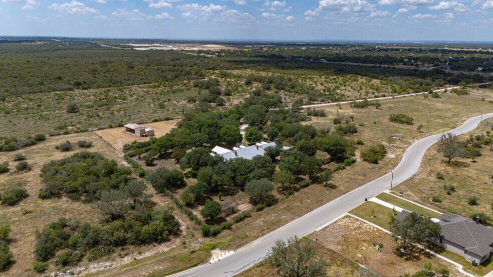 More Photos Of 2234 Highway 90 w, Castroville Flex For Sale