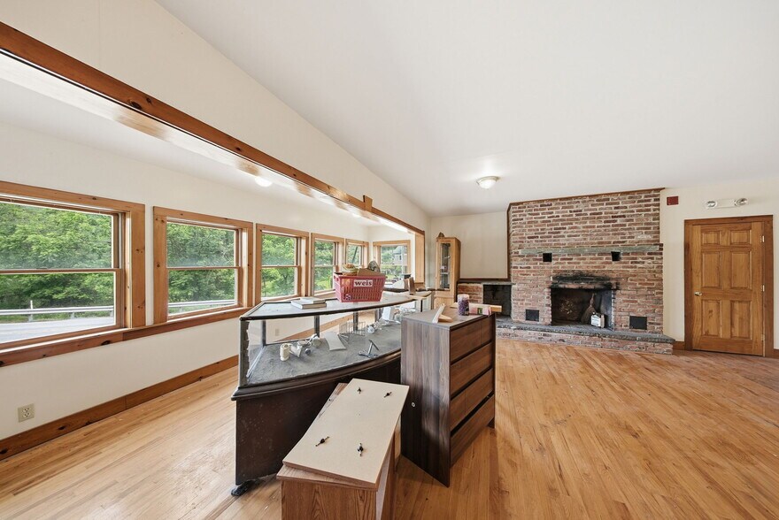 More Photos Of 696 PA-590, Lackawaxen Multifamily For Sale