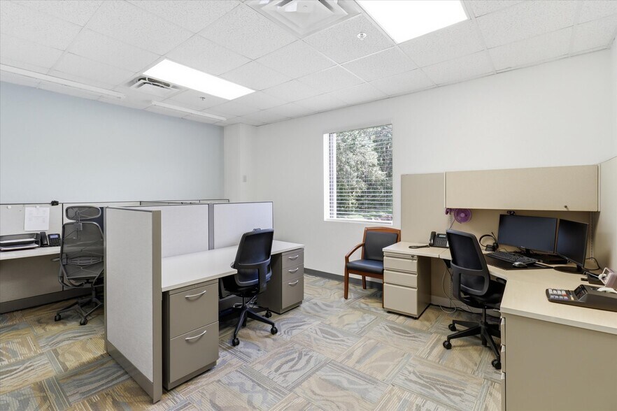 More Photos Of 4009-4033 W 1st St, Sanford Office For Sale