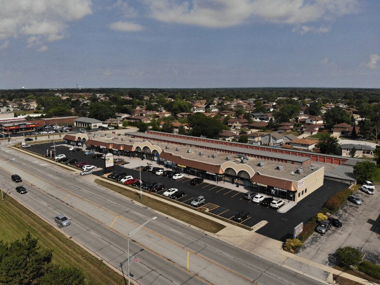 More Photos Of 6040-6080 159th St, Oak Forest General Retail For Lease