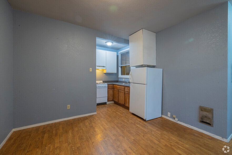 More Photos Of 498 25th St, Oakland Apartments For Sale