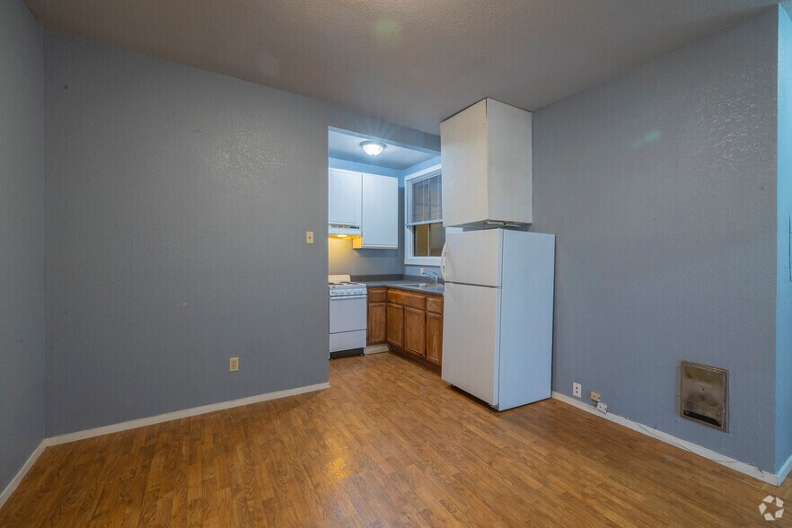 More Photos Of 498 25th St, Oakland Apartments For Sale