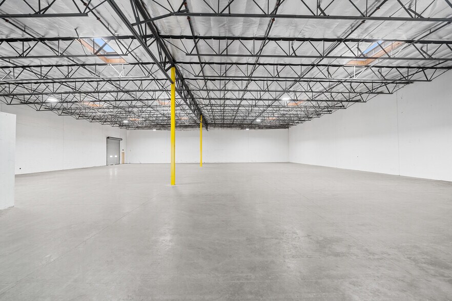 More Photos Of 14920 Hilton Dr, Fontana Warehouse For Lease