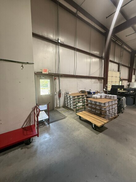 More Photos Of 144 Talbert Pointe Dr, Mooresville Light Distribution For Lease