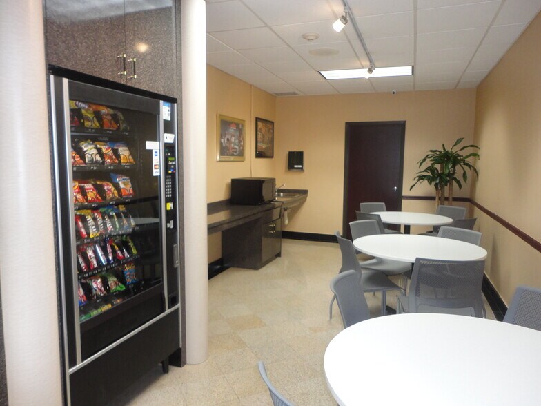 More Photos Of 555 E Butterfield Rd, Lombard Office For Lease