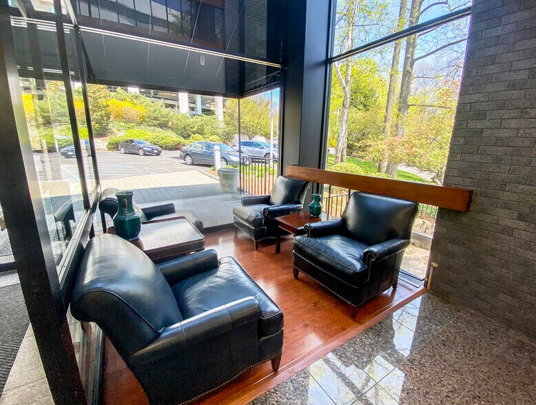 More Photos Of 1 W Red Oak Ln, White Plains Office For Lease