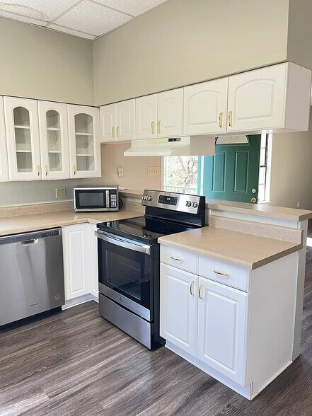 More Photos Of , Wimberley General Retail For Sale