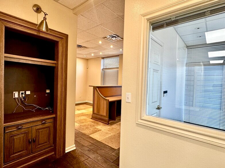 More Photos Of 7170 Westwind Dr, El Paso Medical For Lease