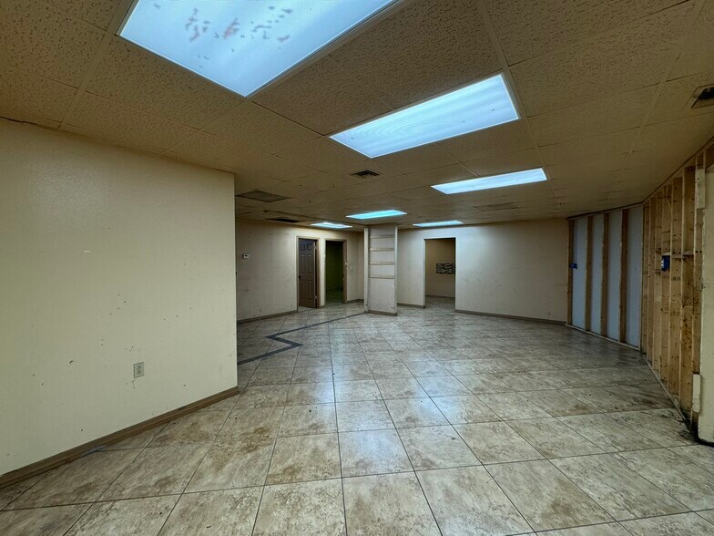 More Photos Of 1010 Us-27 Hwy, Sebring Office For Lease