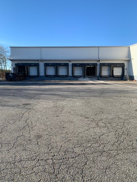 More Photos Of 28-36 Slater Dr, Elizabeth Manufacturing For Lease
