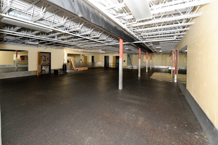 More Photos Of 806 Route 17 N, Ramsey Freestanding For Lease