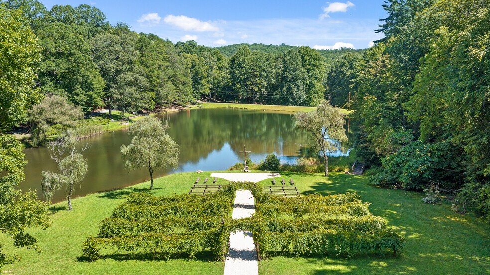 More Photos Of 340 Willow Creek Dr, Blue Ridge Hotel For Sale