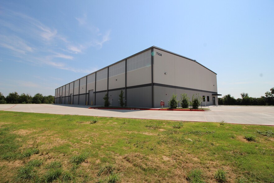 More Photos Of 7218 E Freeway, Baytown, TX 77521, USA Fwy, Baytown Distribution For Sale