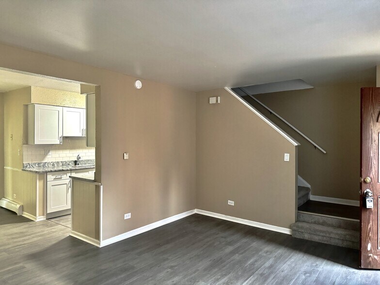 More Photos Of 310 Duane St, Glen Ellyn Apartments For Sale
