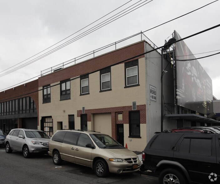 Primary Photo Of 33-18 57th St, Woodside Manufacturing For Lease