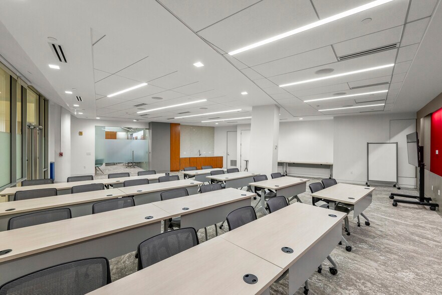More Photos Of 3100 Clarendon Blvd, Arlington Office Residential For Lease