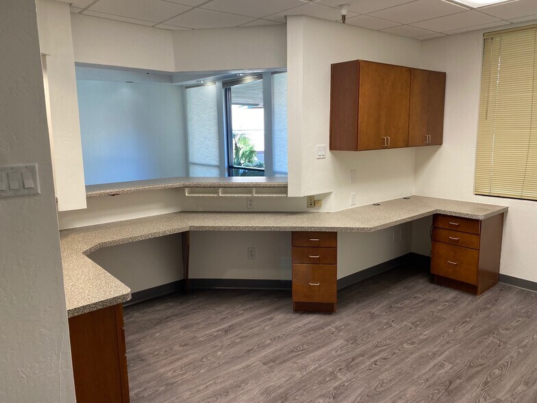 More Photos Of 5700 W Olive Ave, Glendale Medical For Lease