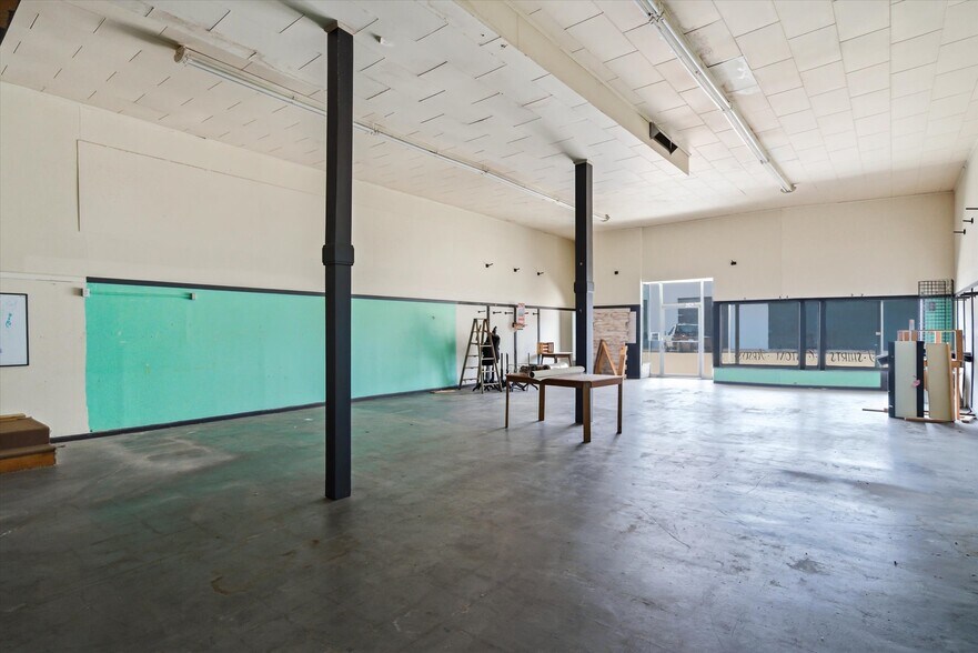 More Photos Of 110 W Frank St, Grand Saline General Retail For Sale
