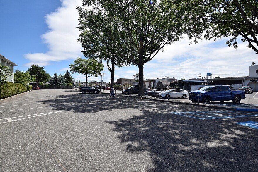 More Photos Of 300 Willis Ave, Mineola Storefront Retail Office For Lease