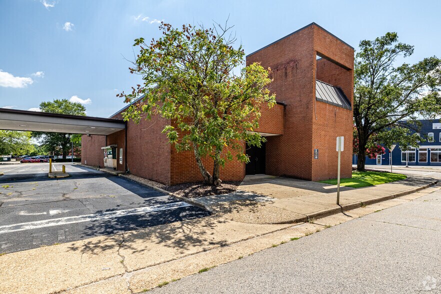 More Photos Of 101 E City Point Rd, Hopewell Bank For Sale