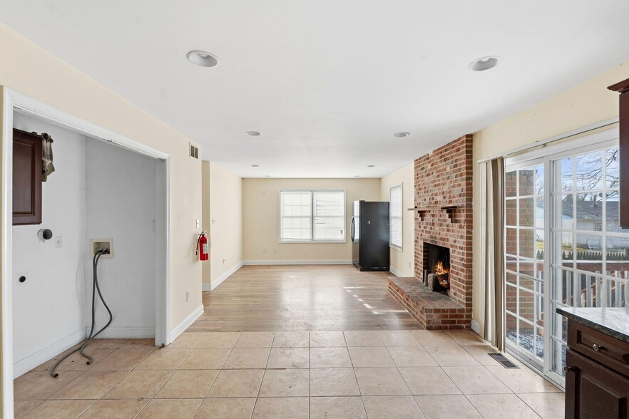 More Photos Of 2090 Blue Bell Rd, Williamstown Flex For Sale