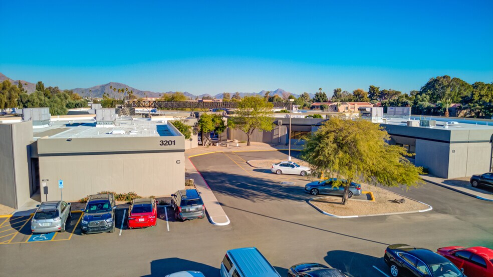 More Photos Of 3201 W Peoria Ave, Phoenix Medical For Lease