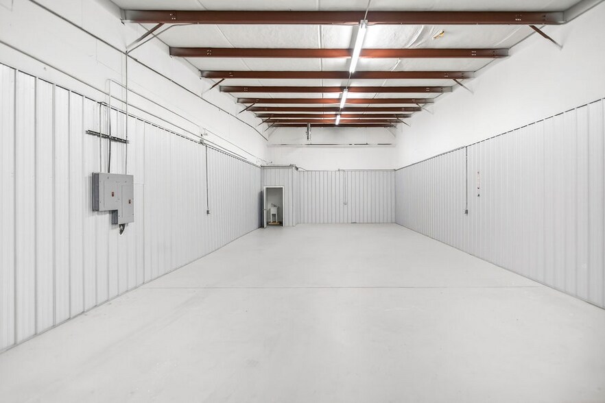 More Photos Of 4922-4932 Catherine Dr, Montgomery Warehouse For Lease