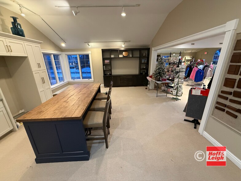More Photos Of 3451 Fairmount Blvd, Cleveland Heights Freestanding For Sale