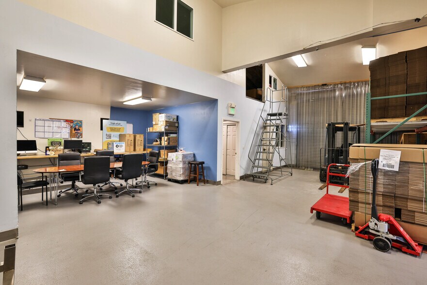 More Photos Of 707 Douglas Ave, Oakland Manufacturing For Lease