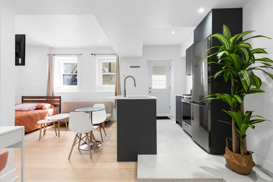 More Photos Of 2066-2070 Av Lincoln, Montréal Apartments For Sale