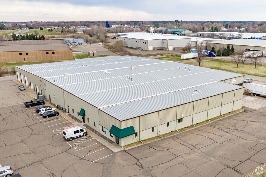 More Photos Of 725 3rd Ave SE, Cambridge Warehouse For Lease