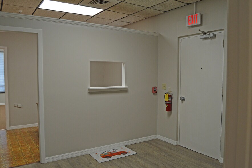 More Photos Of 4416 S US 301, Bushnell Medical For Sale