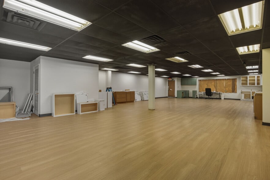 More Photos Of 1550 E Market St, Harrisonburg Storefront Retail Office For Lease