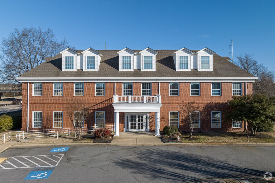 More Photos Of 204 Executive Ct, Little Rock Office For Sale