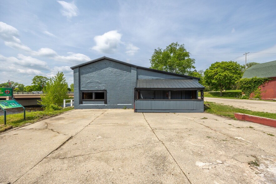 More Photos Of 226 Baldwin St, Big Rapids Light Distribution For Sale