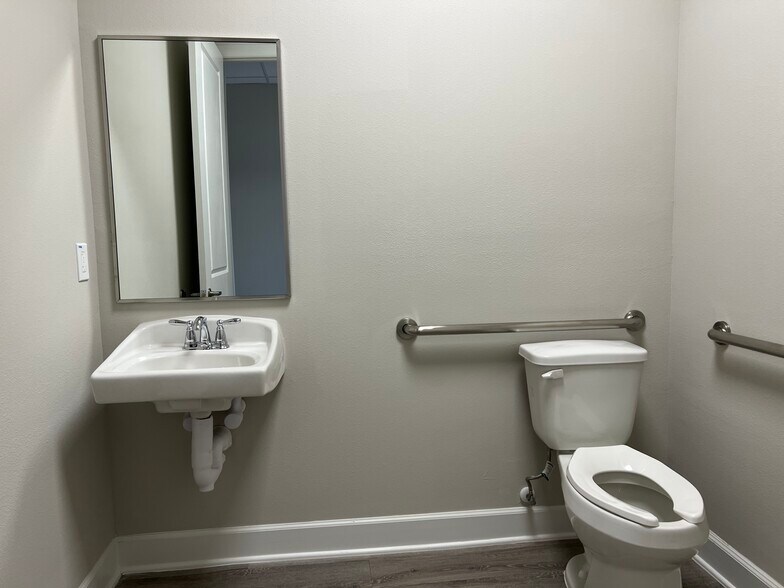 More Photos Of 3129 Kingsley Dr, Pearland Medical For Sale