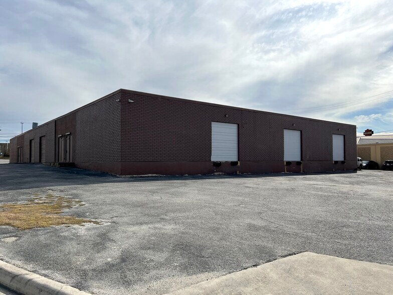 More Photos Of 5508-5516 Brewster St, San Antonio Warehouse For Lease
