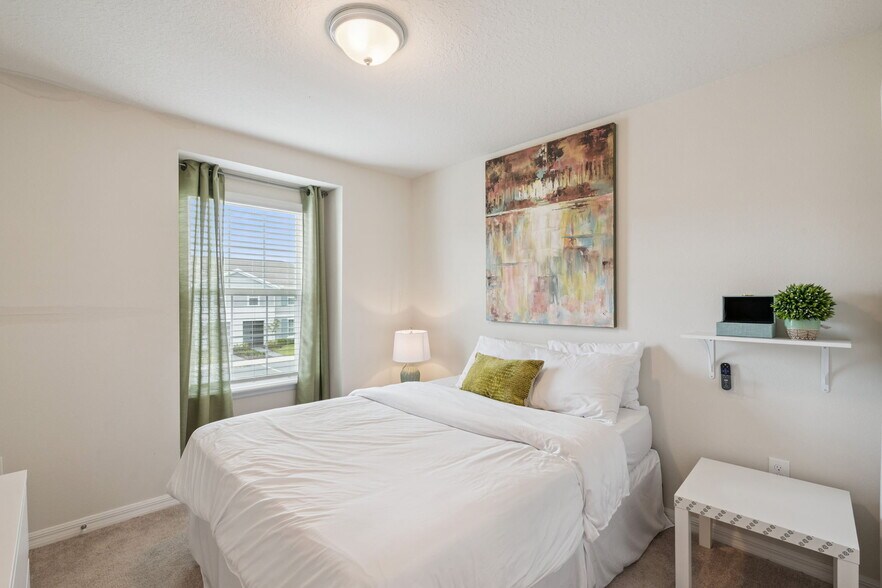 More Photos Of 921 Paradise Dr, Davenport Apartments For Sale