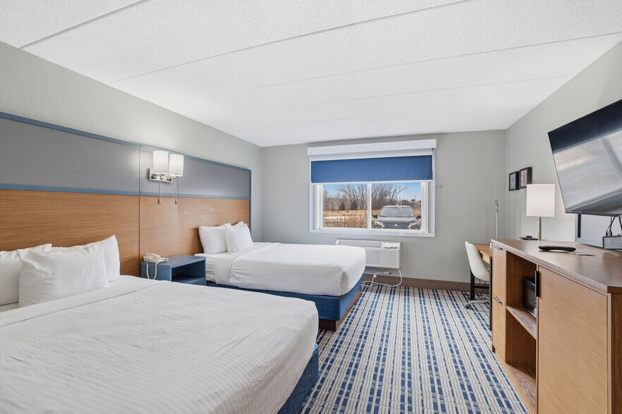 More Photos Of 4675 White Bear Pky, White Bear Lake Hotel For Sale