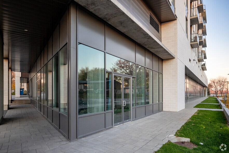 More Photos Of 11300 Rue Notre-Dame E, Montréal-Est Apartments For Sale