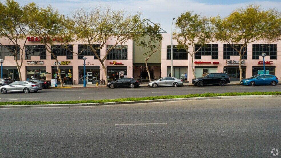 More Photos Of 8601-8621 Santa Monica Blvd, West Hollywood Restaurant For Lease