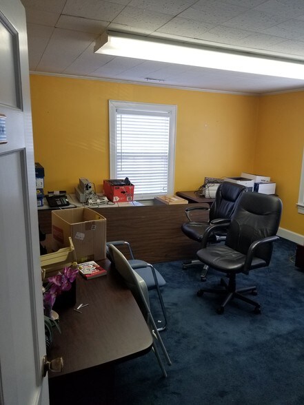 More Photos Of 1112 E Ash St, Goldsboro Office For Sale