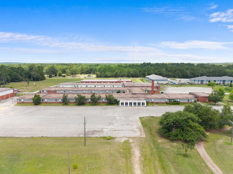 More Photos Of 220 Landrum Dr, Millen Schools For Sale