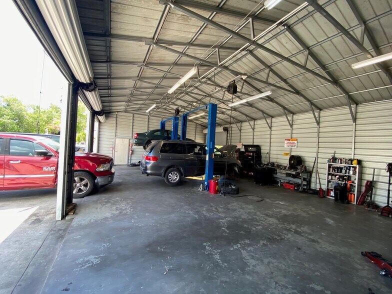 More Photos Of 71 Sunset Dr, West Melbourne Warehouse For Sale