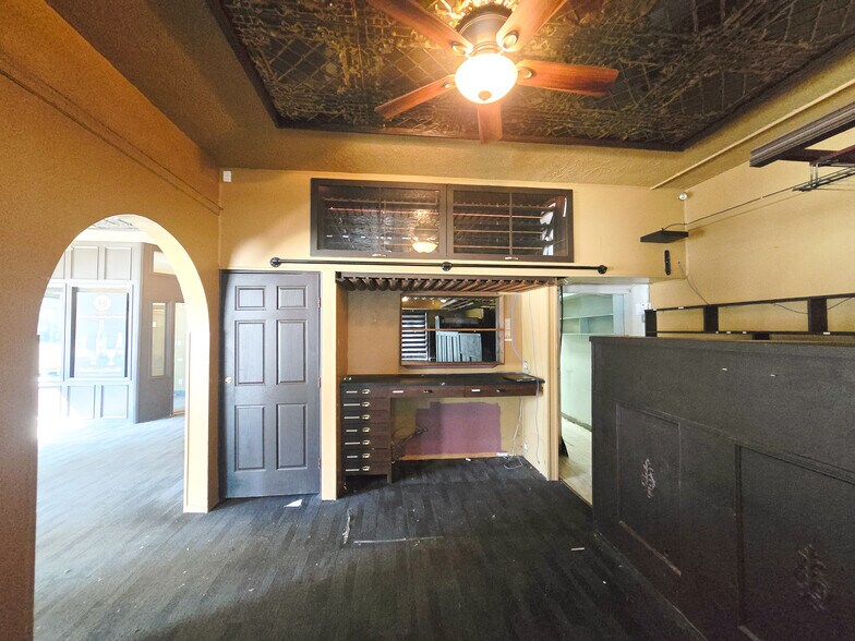 More Photos Of 10560 82nd Ave NW, Edmonton Restaurant For Sale