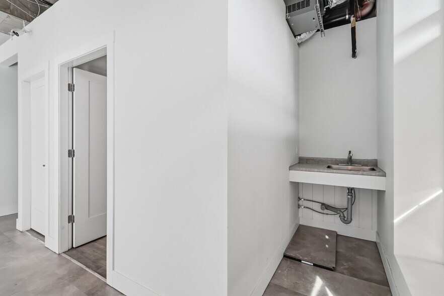 More Photos Of 765 McGill Rd, Kamloops Office For Sale